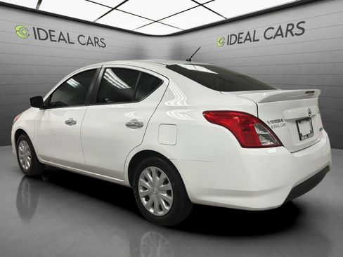 Used 2016 Nissan Versa SV FWD image 3