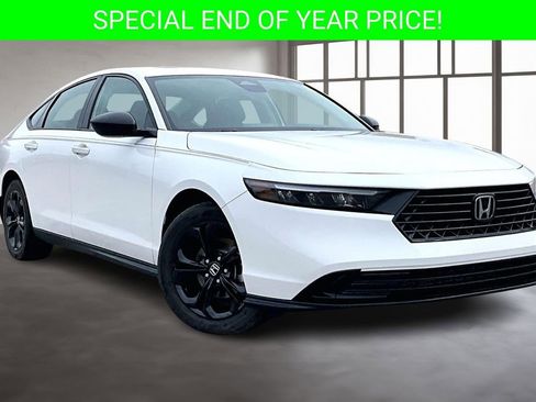 Certified 2025 Honda Accord SE image 3