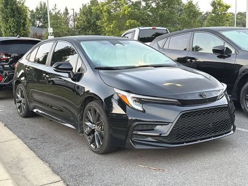 Used 2024 Toyota Corolla SE FWD image 3