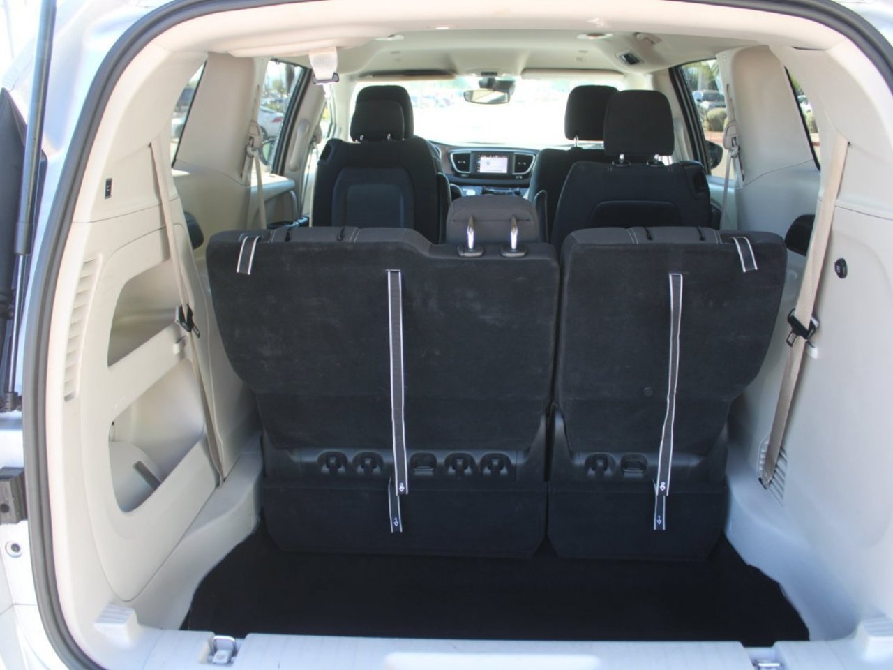 Used 2024 Chrysler Voyager LX FWD image 5