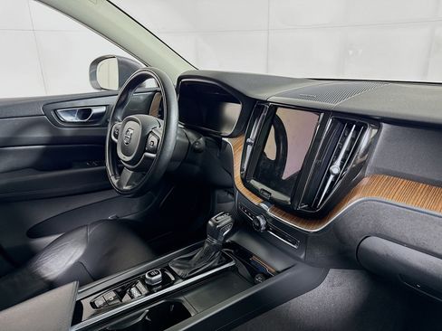 Used 2021 Volvo XC60 T6 Momentum w/ Protection Package Premier AWD/4WD image 28