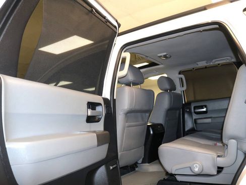 Used 2017 Toyota Sequoia Limited w/ Safety & Convenience Package AWD/4WD image 86