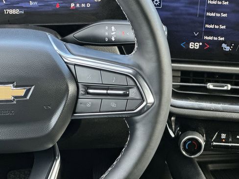 Used 2025 Chevrolet Equinox EV LT w/ Comfort Package image 21