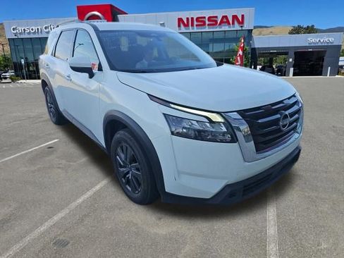 Used 2023 Nissan Pathfinder SV image 5