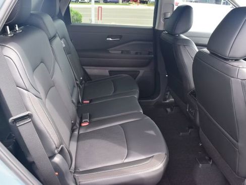 New 2026 Nissan Pathfinder SL AWD/4WD image 12