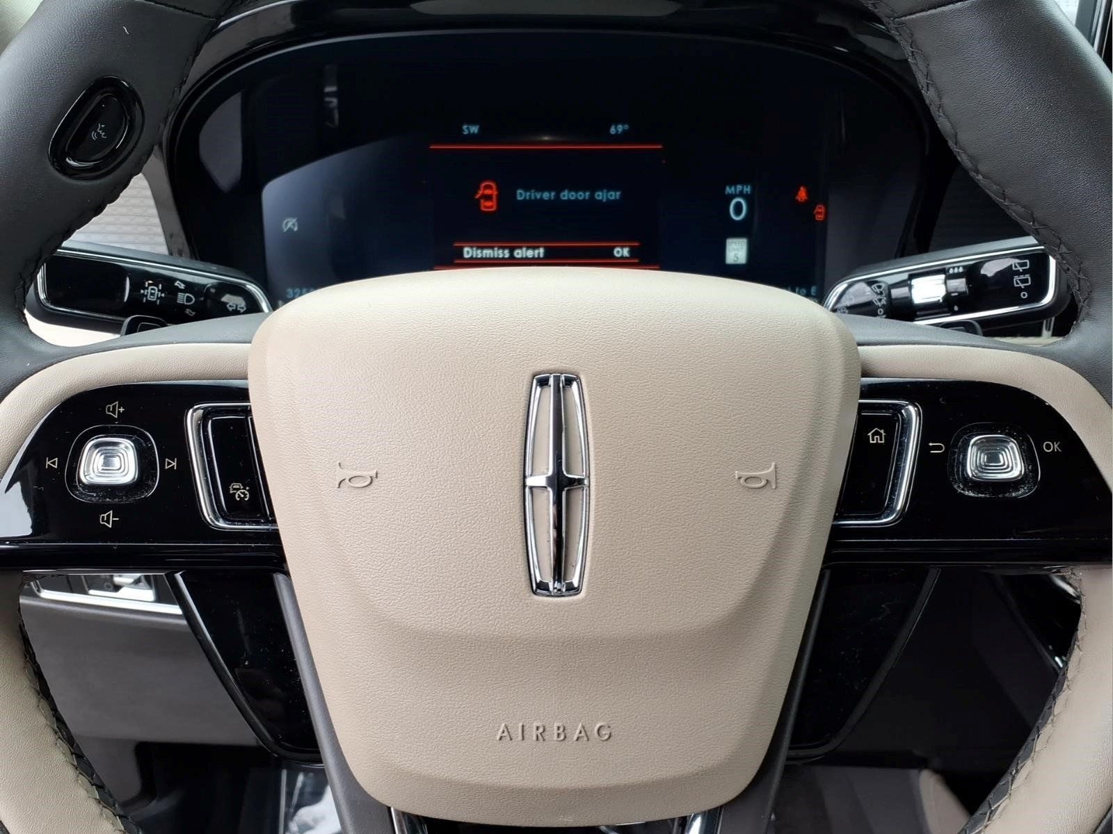 Certified 2023 Lincoln Corsair AWD w/ Equipment Group 101A image 6