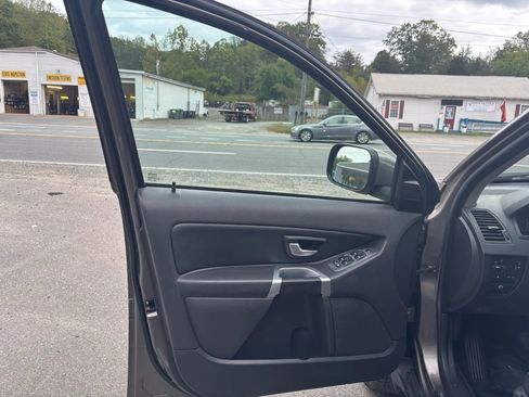 Used 2010 Volvo XC90 3.2 image 22