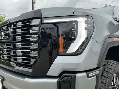 Used 2025 GMC Sierra 2500 Denali Ultimate image 13