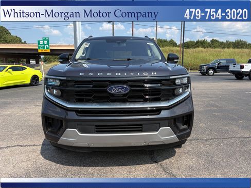 Used 2025 Ford Expedition Platinum w/ Driver's Package AWD/4WD image 3