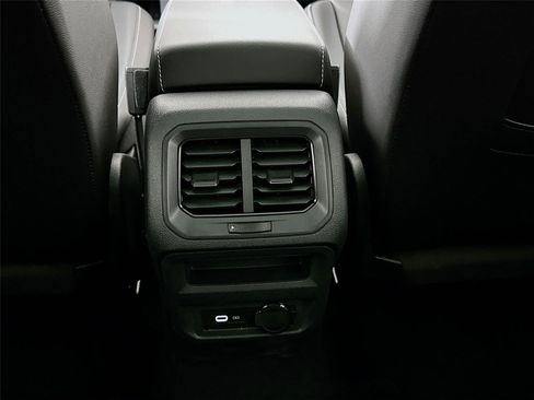 Used 2022 Volkswagen Tiguan SE R-Line image 26
