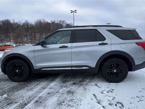 Used 2022 Ford Explorer XLT image 5