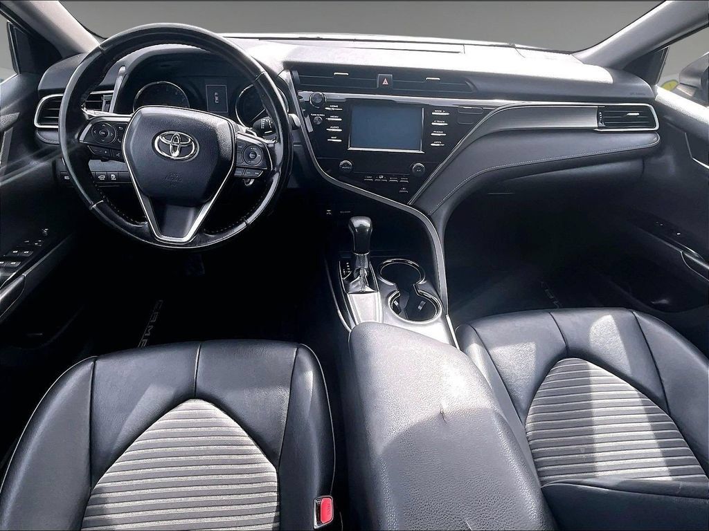 Used 2019 Toyota Camry SE FWD image 19