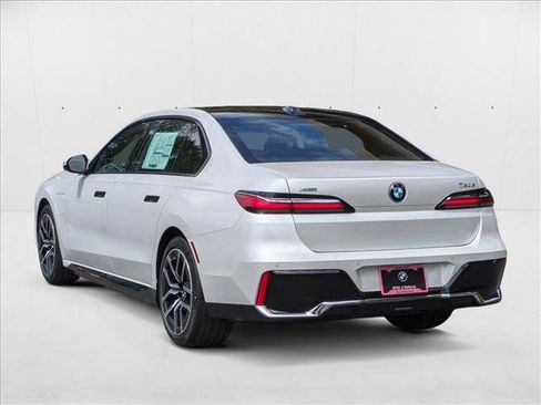 New 2025 BMW 750e xDrive image 8