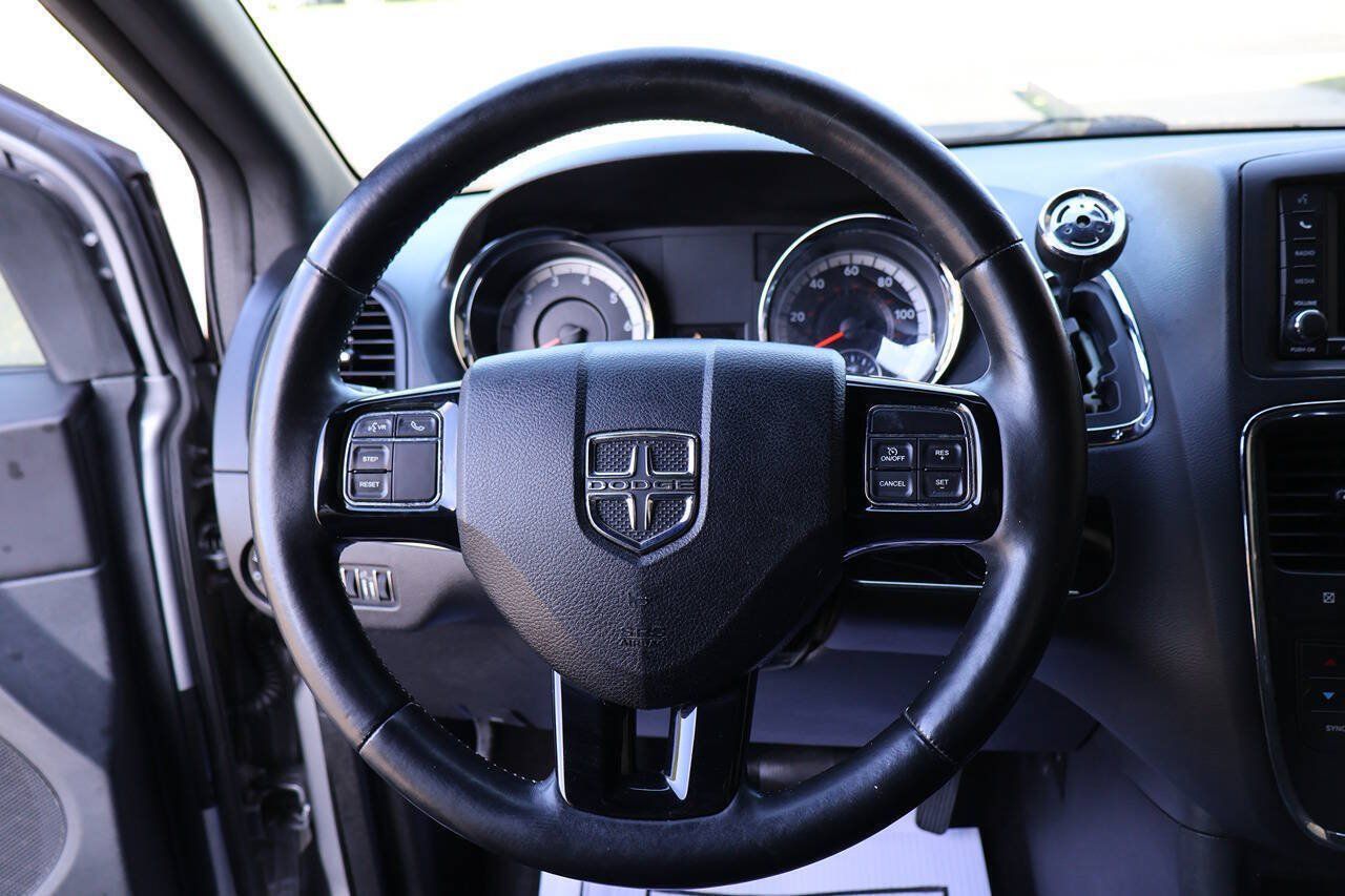 Used 2016 Dodge Grand Caravan SXT FWD image 27