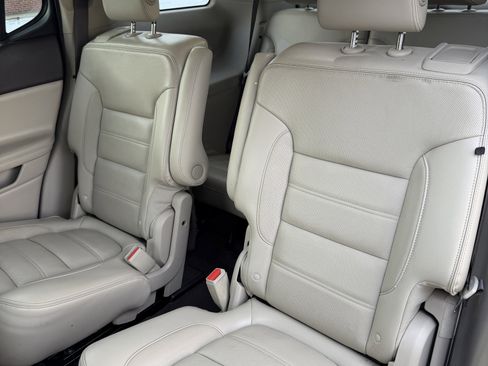 Used 2019 GMC Acadia Denali w/ Technology Package AWD/4WD image 20