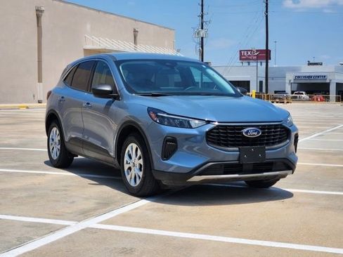 Used 2024 Ford Escape Active w/ Tech Pack #1 FWD image 3