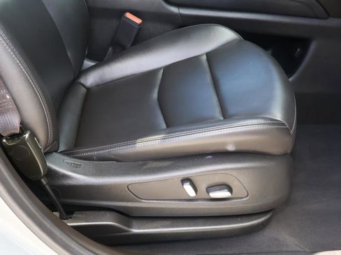 Used 2023 Cadillac XT6 Luxury image 24