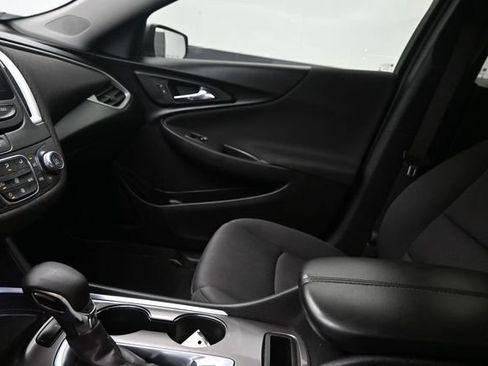 Used 2022 Chevrolet Malibu LT FWD image 12