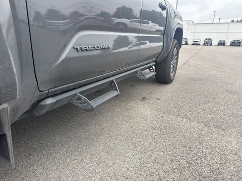 Used 2024 Toyota Tacoma TRD Sport AWD/4WD image 11