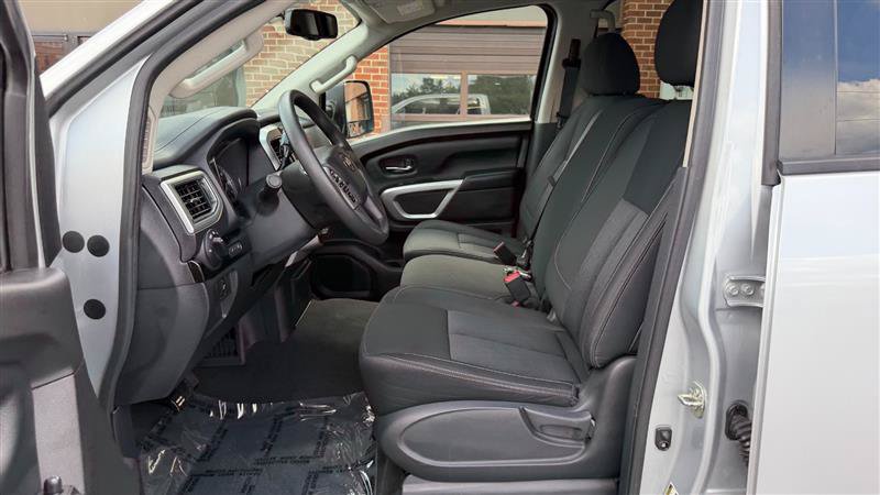 Used 2017 Nissan Titan SV AWD/4WD image 24