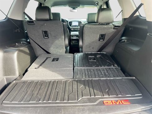 Used 2023 GMC Acadia SLT w/ Elevation Edition image 27