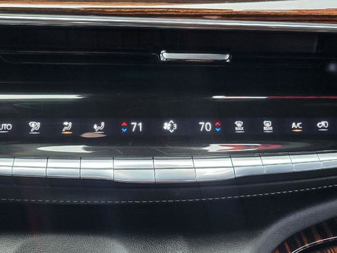 Used 2023 Cadillac Escalade Premium Luxury image 21
