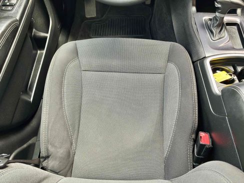 Used 2015 Dodge Charger SE RWD image 38
