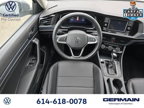 Certified 2023 Volkswagen Jetta SE w/ Panoramic Sunroof Package FWD image 16