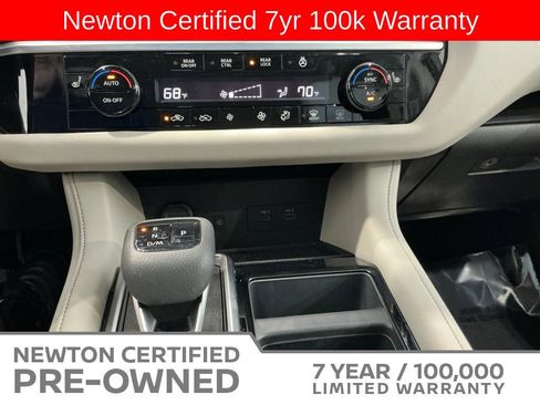Used 2025 Nissan Pathfinder SL AWD/4WD image 13