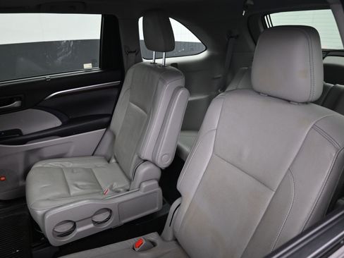 Used 2016 Toyota Highlander Limited image 18