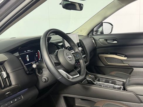 Used 2025 Nissan Pathfinder Platinum w/ Cargo Package AWD/4WD image 19