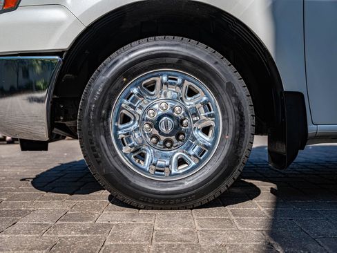 Used 2016 Nissan NV 3500 SL RWD image 9