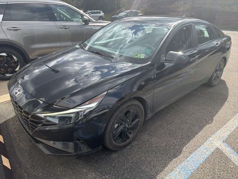 Used 2023 Hyundai Elantra Blue image 3