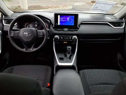 Used 2024 Toyota RAV4 XLE image 5