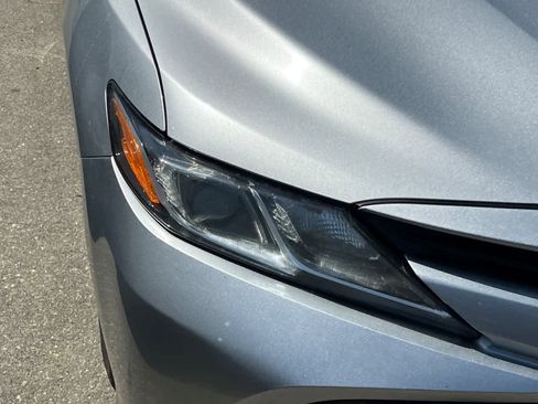 Used 2018 Toyota Camry LE image 14