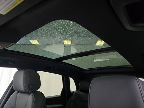 Certified 2025 Audi Q5 2.0T Premium w/ Convenience Plus Package image 28