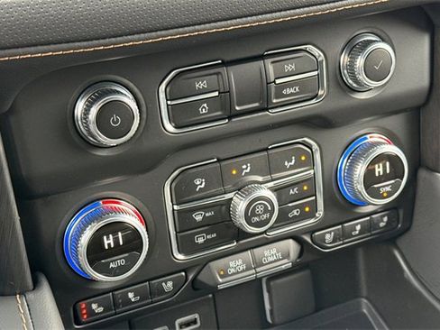 Used 2023 GMC Yukon XL AT4 image 32