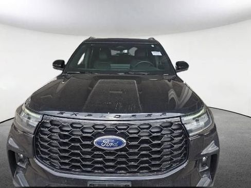 Used 2025 Ford Explorer ST-Line w/ ST-Line Street Pack AWD/4WD image 2