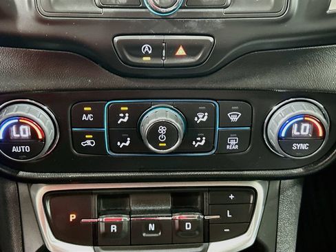 Used 2022 GMC Terrain SLE w/ Driver Convenience Package FWD image 13