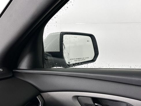 Used 2023 Chevrolet Traverse LT image 26