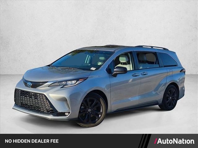 Used 2022 Toyota Sienna XSE FWD image 1