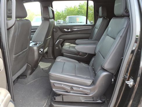 Used 2021 GMC Yukon XL Denali w/ Denali Premium Package AWD/4WD image 13