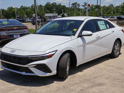 New 2026 Hyundai Elantra SE w/ Cargo Package FWD image 27