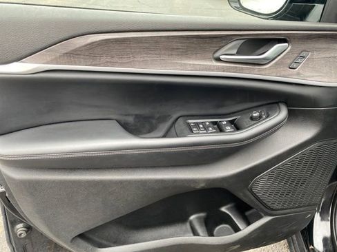 Used 2023 Jeep Grand Cherokee Limited AWD/4WD image 15