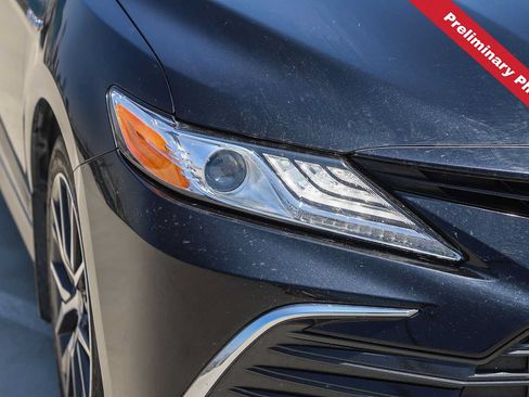 Used 2021 Toyota Camry XLE FWD image 4