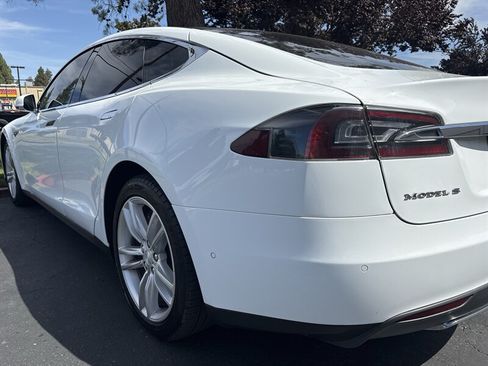 Used 2015 Tesla Model S 70 RWD image 10