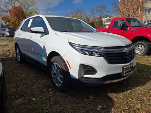 Used 2024 Chevrolet Equinox LT image 2