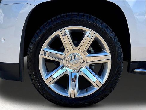 Used 2019 Cadillac Escalade Luxury AWD/4WD image 39