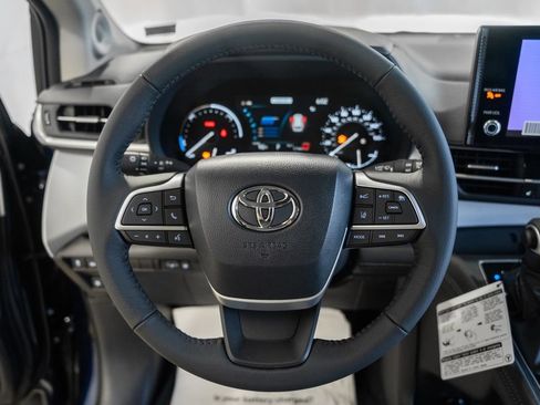 New 2026 Toyota Sienna XLE FWD image 30