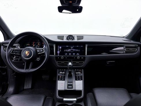 Used 2023 Porsche Macan AWD/4WD image 7